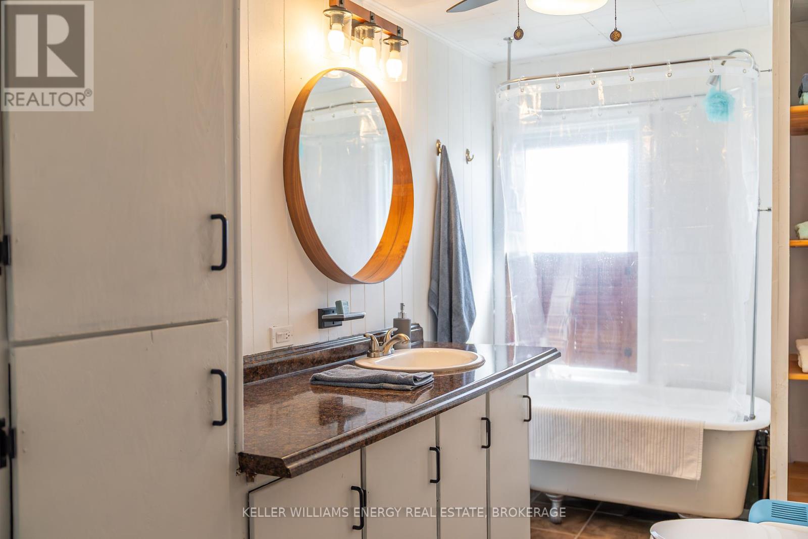 18617 Loyalist Parkway, Prince Edward County, Ontario  K0K 2J0 - Photo 11 - X12043101