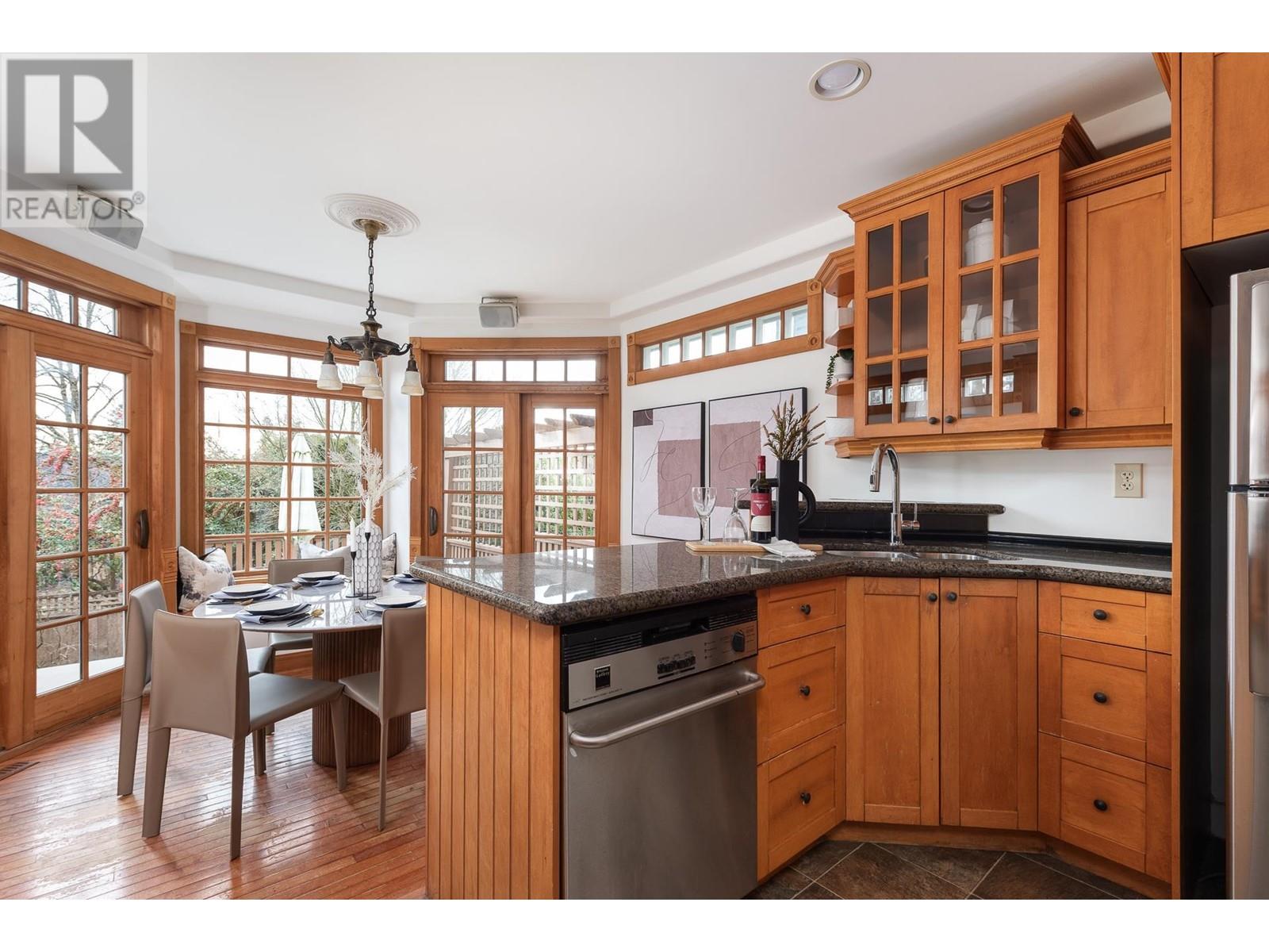 228 Fourth Avenue, New Westminster, British Columbia  V3L 1N7 - Photo 8 - R2982297