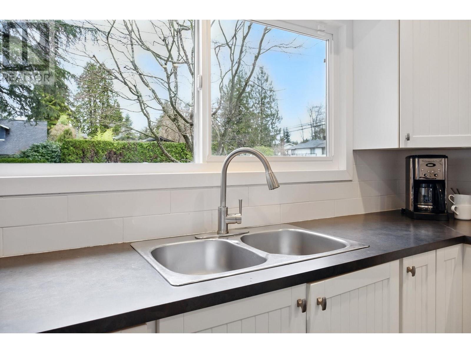 19588 117b Avenue, Pitt Meadows, British Columbia  V3Y 1G8 - Photo 3 - R2982313