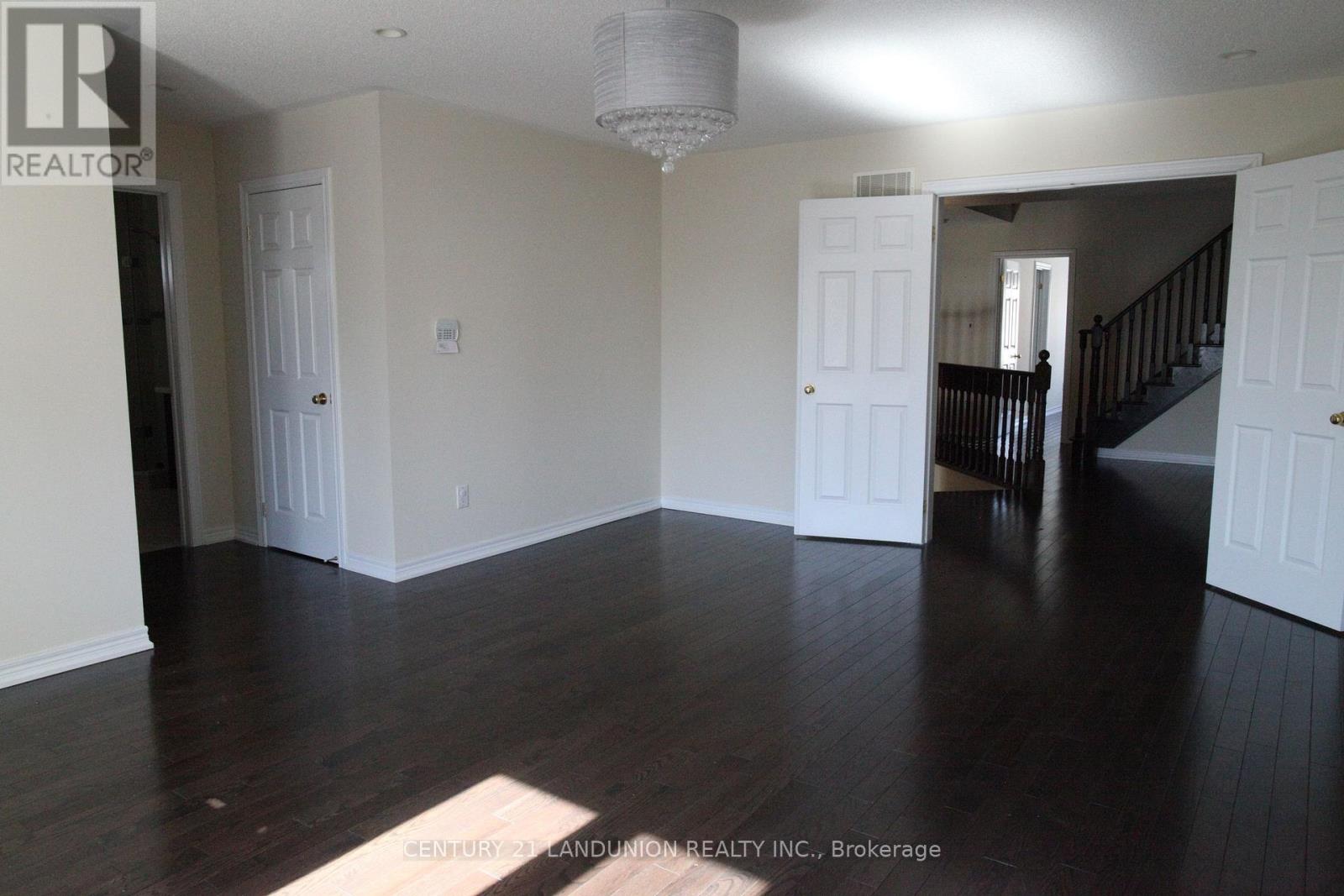 11 Herbert Wales Crescent, Markham, Ontario  L6C 0G1 - Photo 6 - N12043098