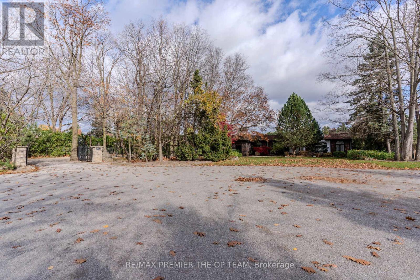 Property at 261 SYLVADENE PARKWAY image 3