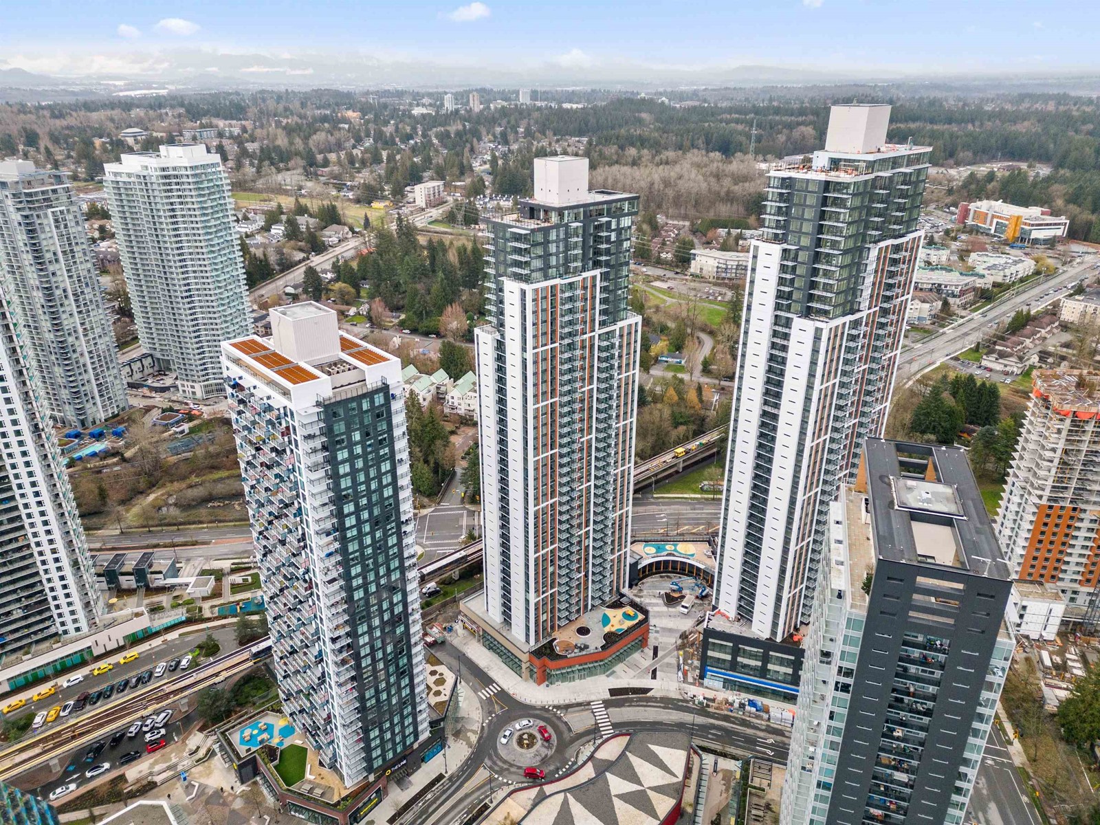 1005 13725 George Junction, Surrey, British Columbia  V3T 0V7 - Photo 1 - R2981386