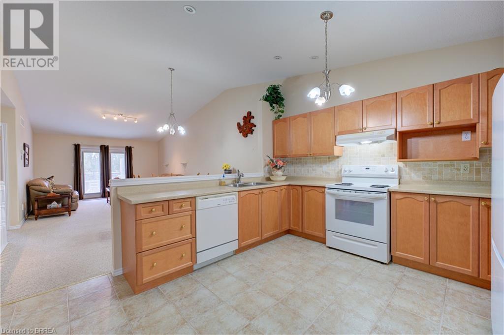 35 Stratford Terrace Unit# 40, Brantford, Ontario  N3T 6R8 - Photo 4 - 40709517