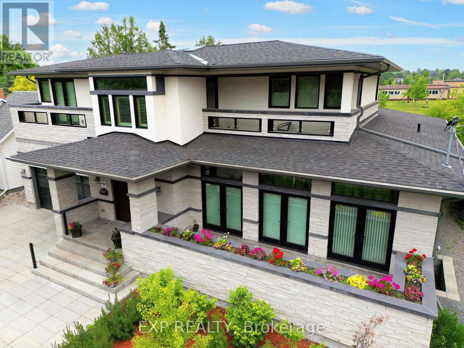 Property at 586 PLEASANT PARK ROAD image 2