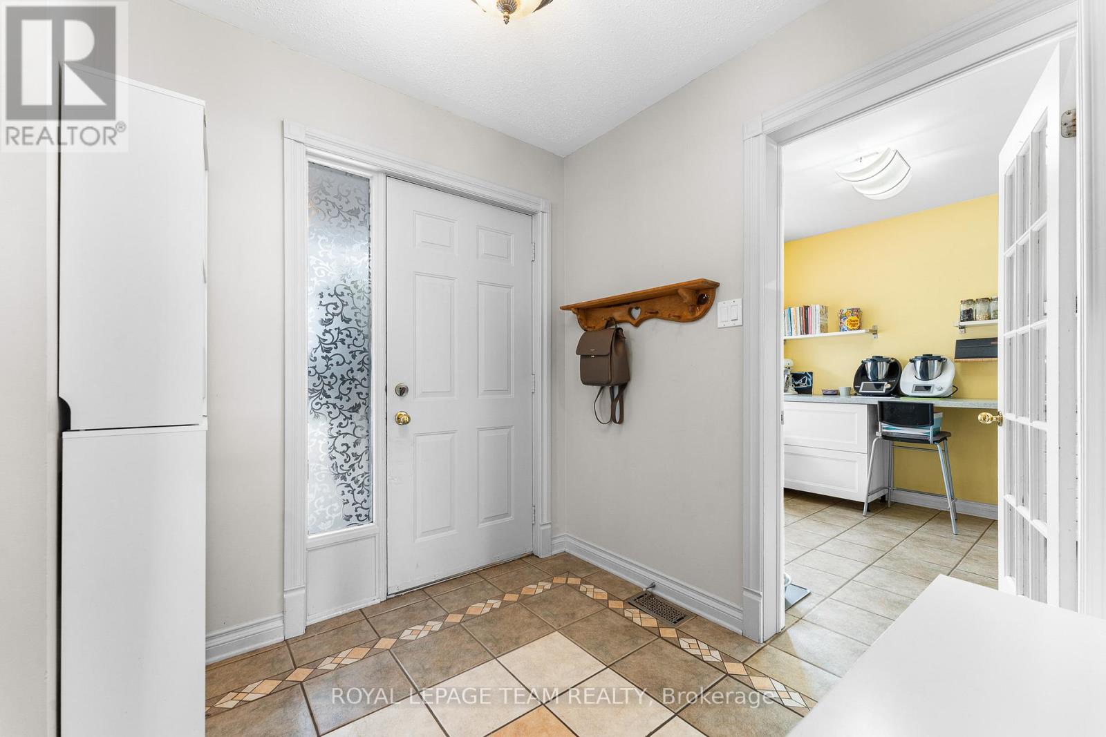 Property at 486 DEANCOURT CRESCENT image 4