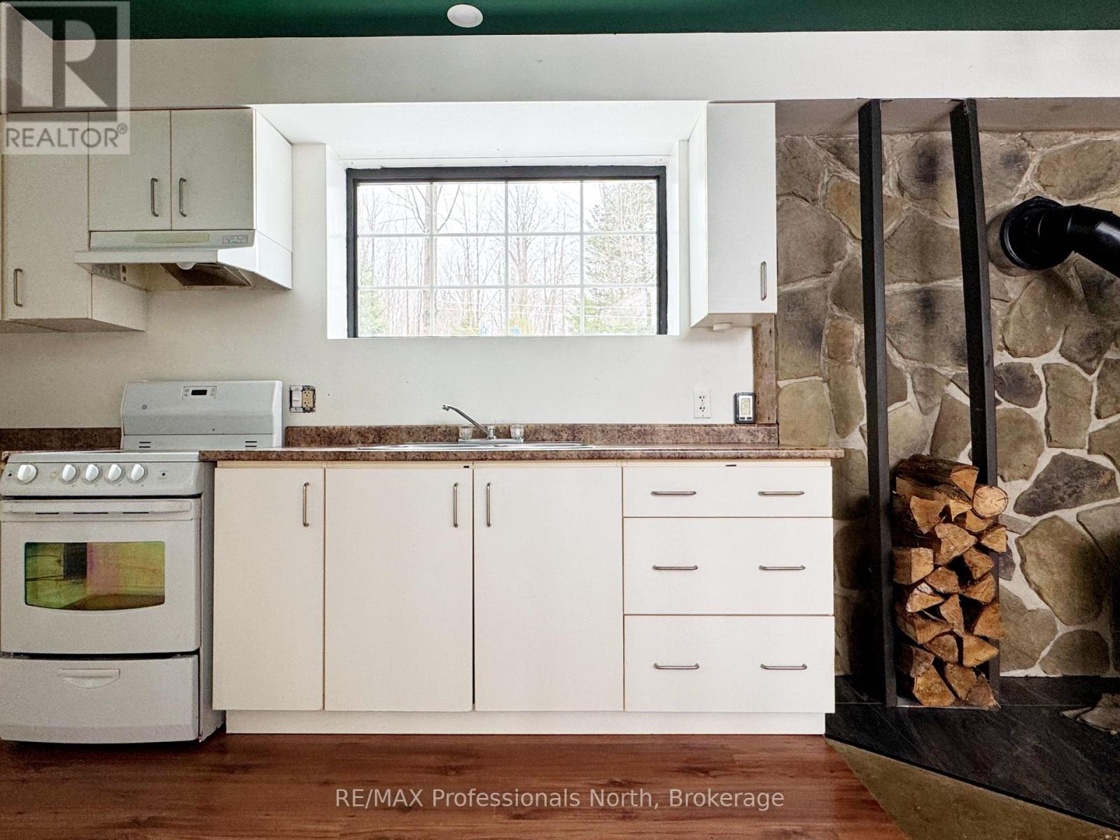 1197 Swinson Road, Minden Hills, Ontario  K0M 2K0 - Photo 7 - X12043183