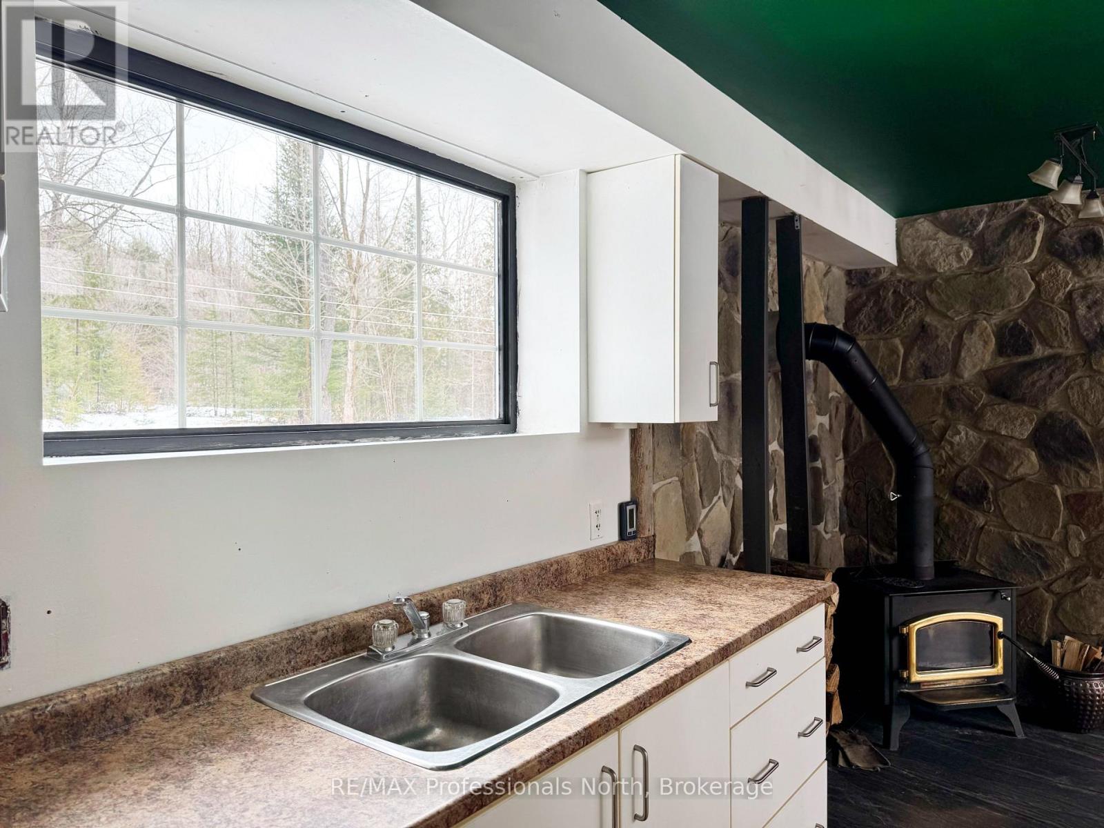 1197 Swinson Road, Minden Hills, Ontario  K0M 2K0 - Photo 9 - X12043183