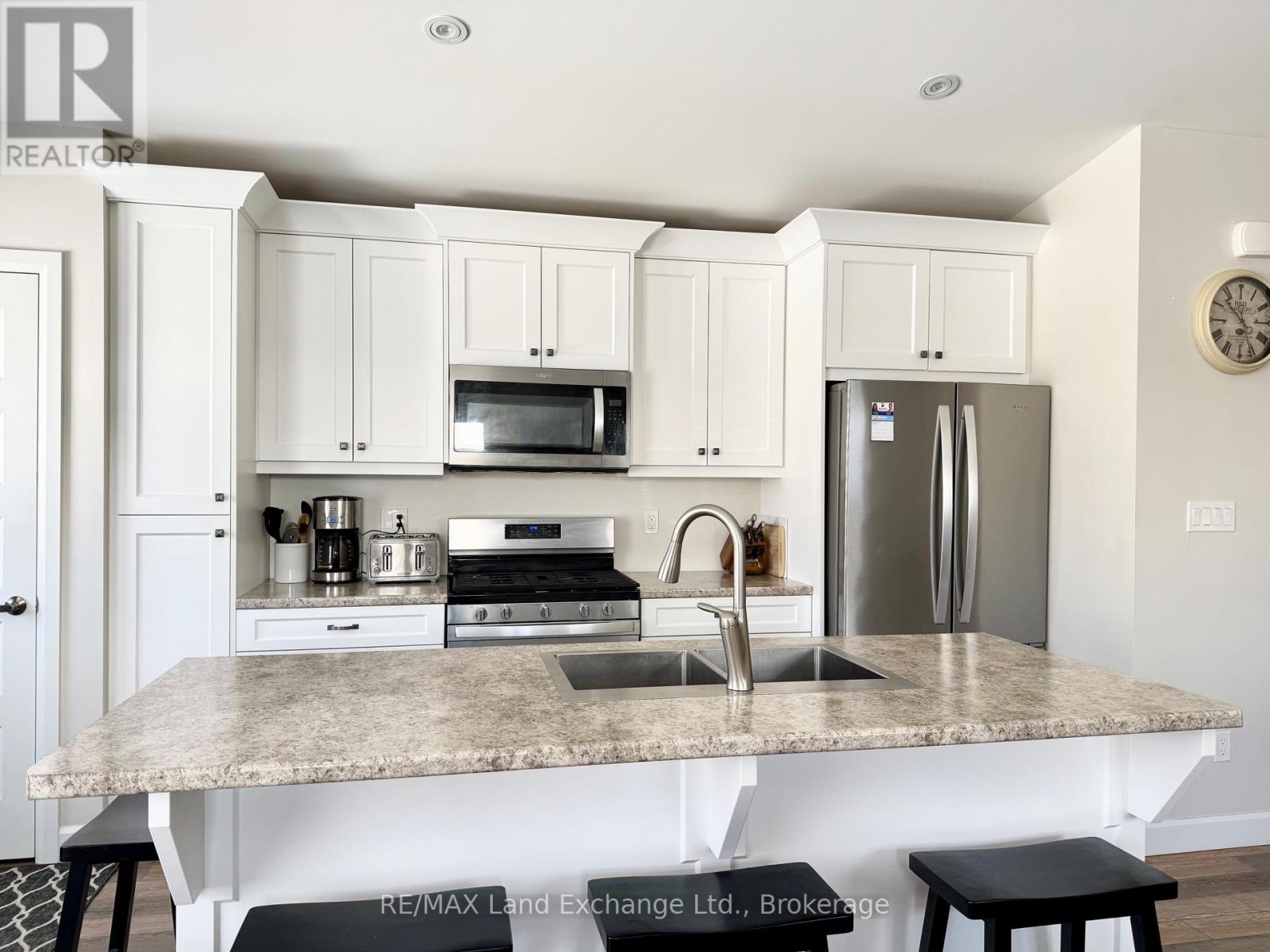 329 Bricker Street, Saugeen Shores, Ontario  N0H 2C1 - Photo 11 - X12043227