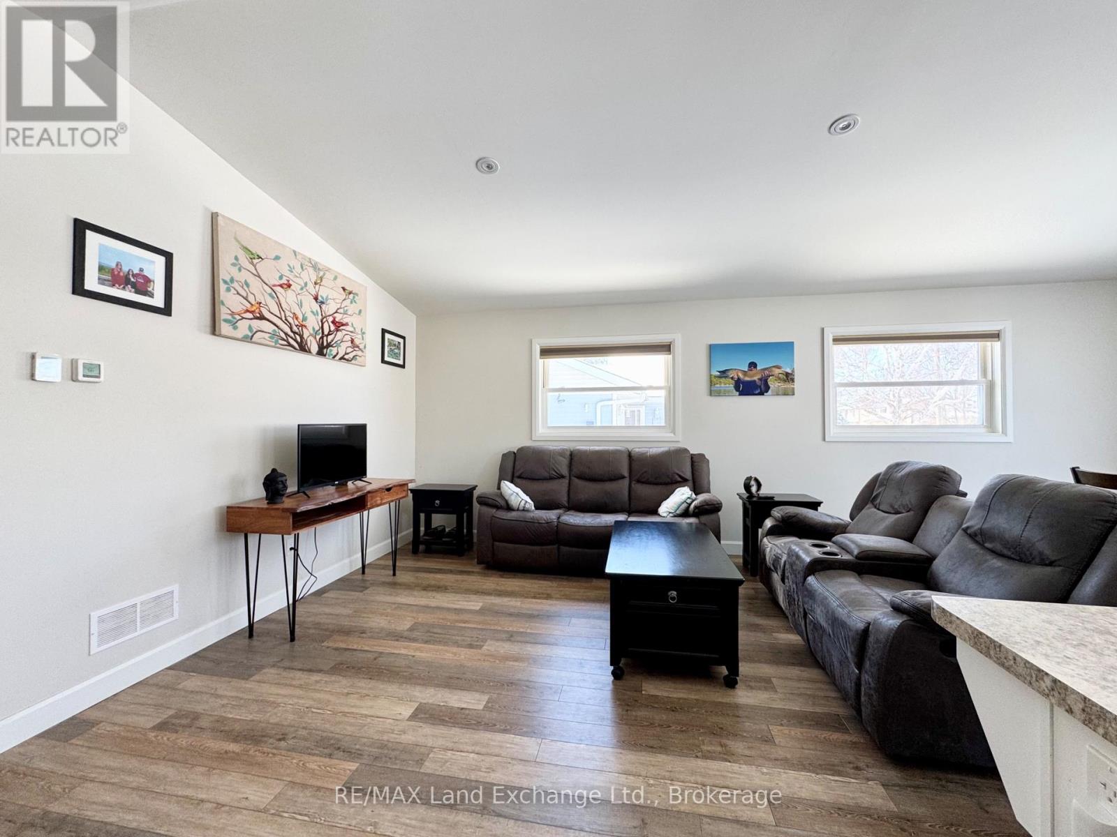 329 Bricker Street, Saugeen Shores, Ontario  N0H 2C1 - Photo 7 - X12043227