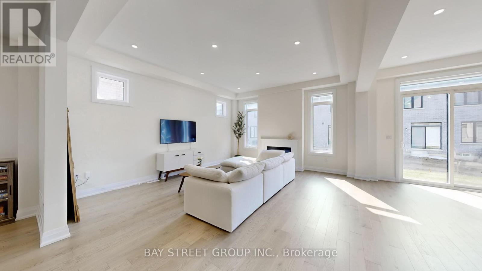 97 Halldorson Avenue, Aurora, Ontario  L4G 0C5 - Photo 6 - N12043186
