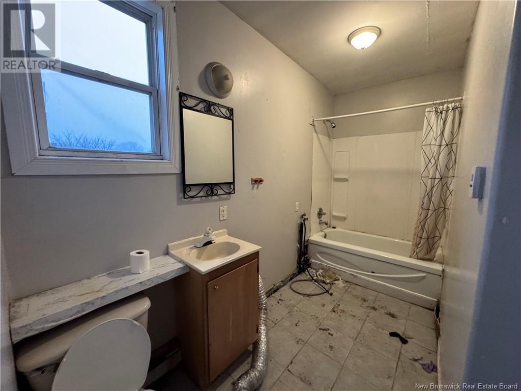 165 Charlotte Street W., Saint John, New Brunswick  E2M 1Y1 - Photo 2 - NB114855