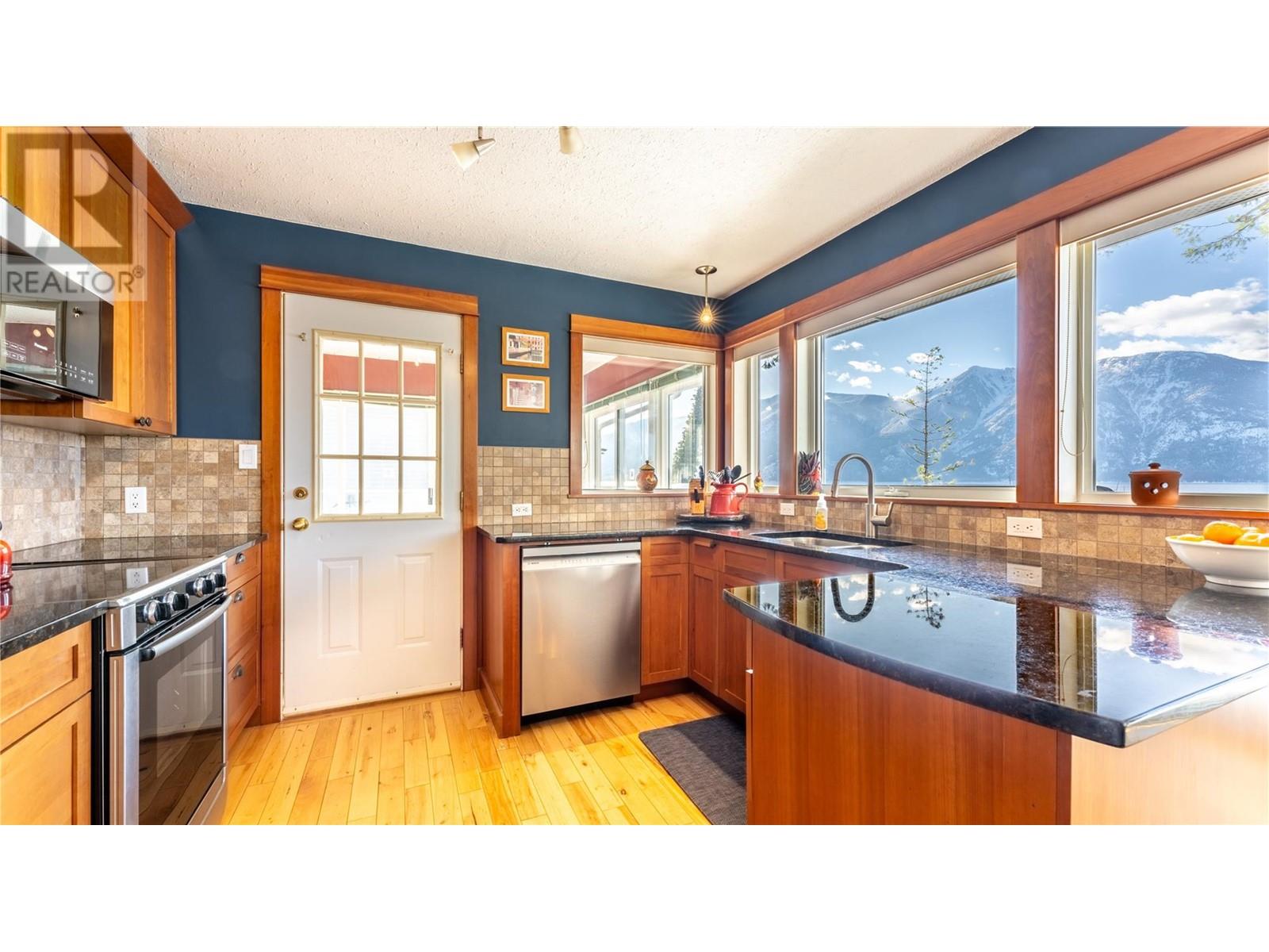 12531 Lewis Bay, Boswell, British Columbia  V0B 1A4 - Photo 5 - 10335620