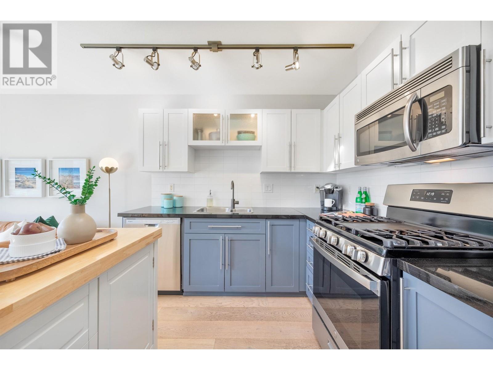 503 122 E 3rd Street, North Vancouver, British Columbia  V7L 1E6 - Photo 1 - R2982382