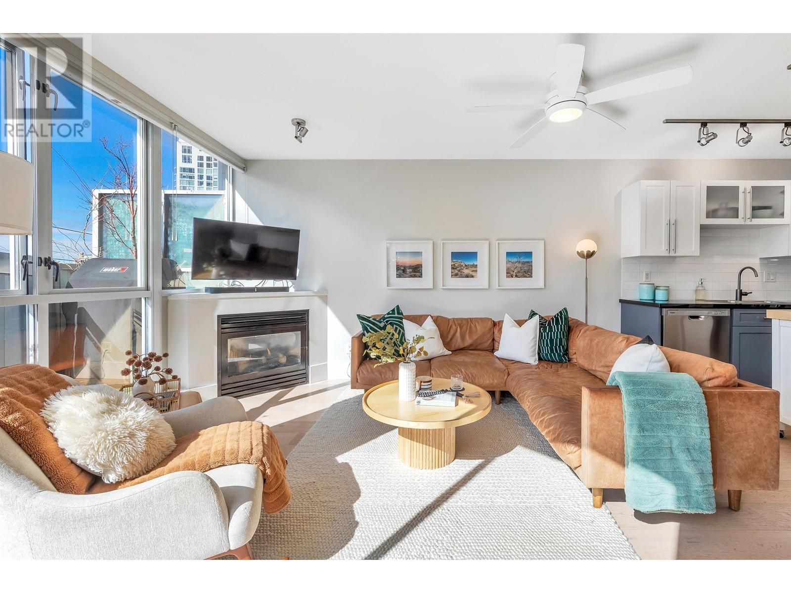 503 122 E 3rd Street, North Vancouver, British Columbia  V7L 1E6 - Photo 2 - R2982382
