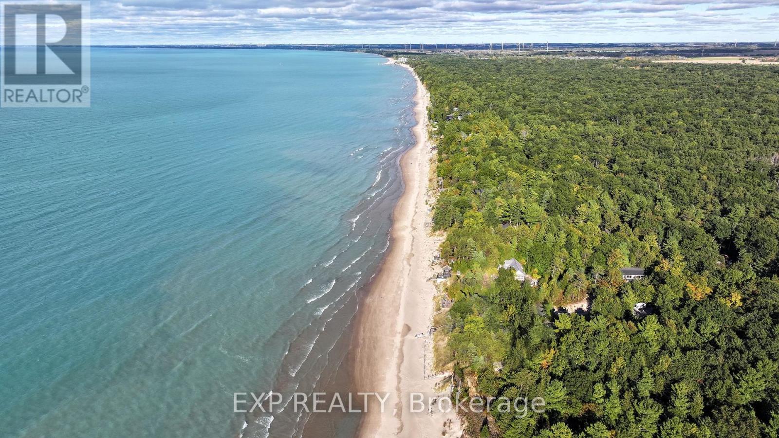 10207 Pinetree Drive, Lambton Shores, Ontario  N0M 1T0 - Photo 44 - X12043060