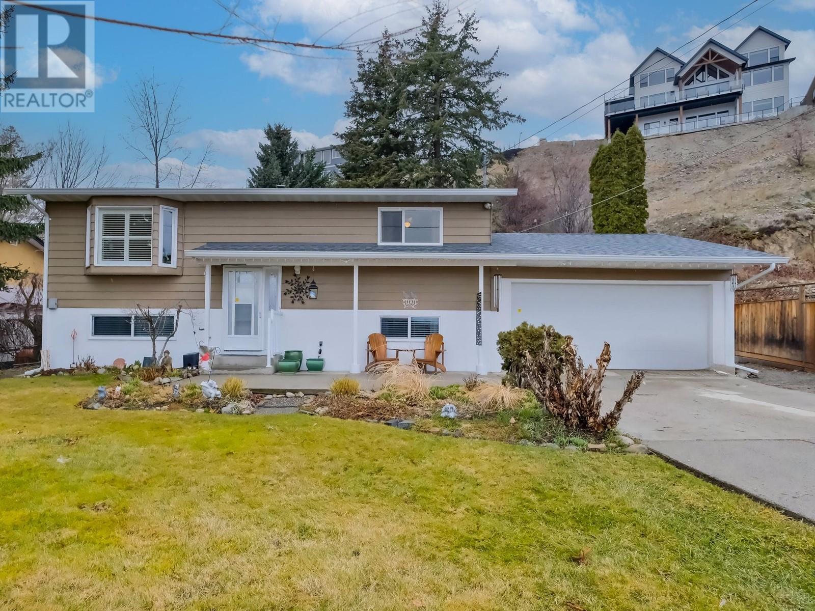 Property at 5882 Victoria Street image 1