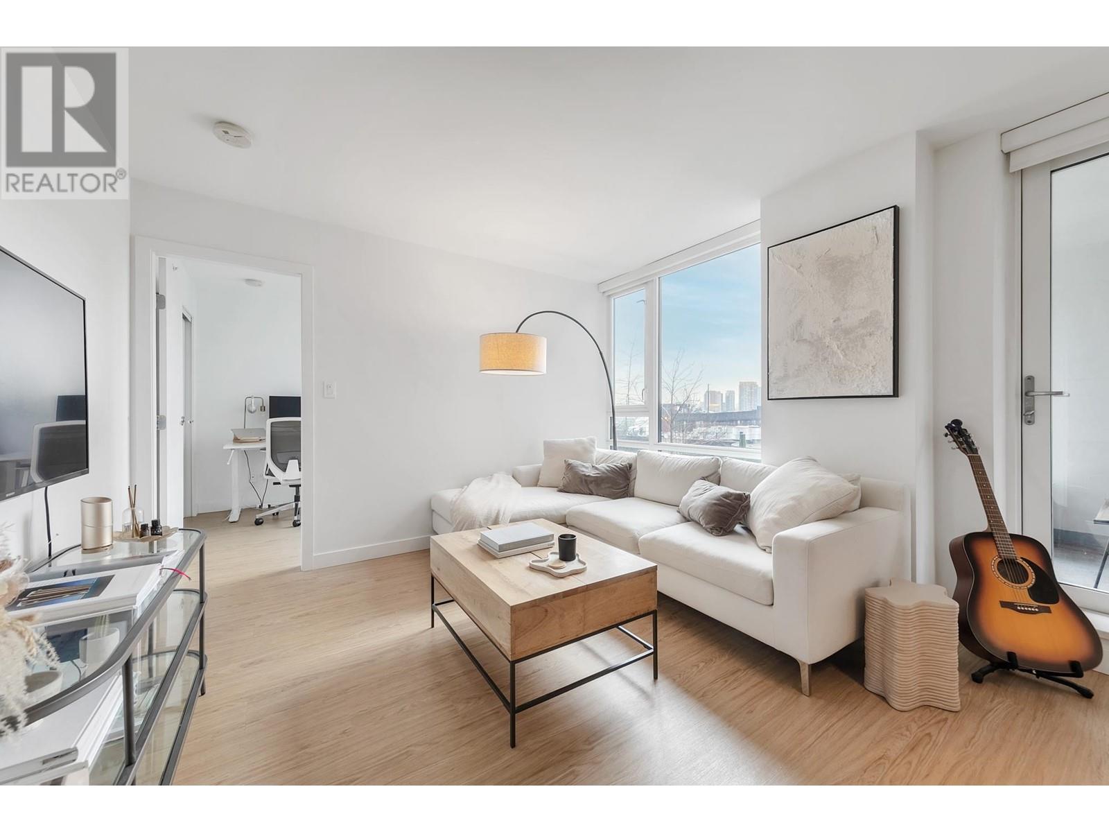 718 188 KEEFER STREET, Vancouver, British Columbia