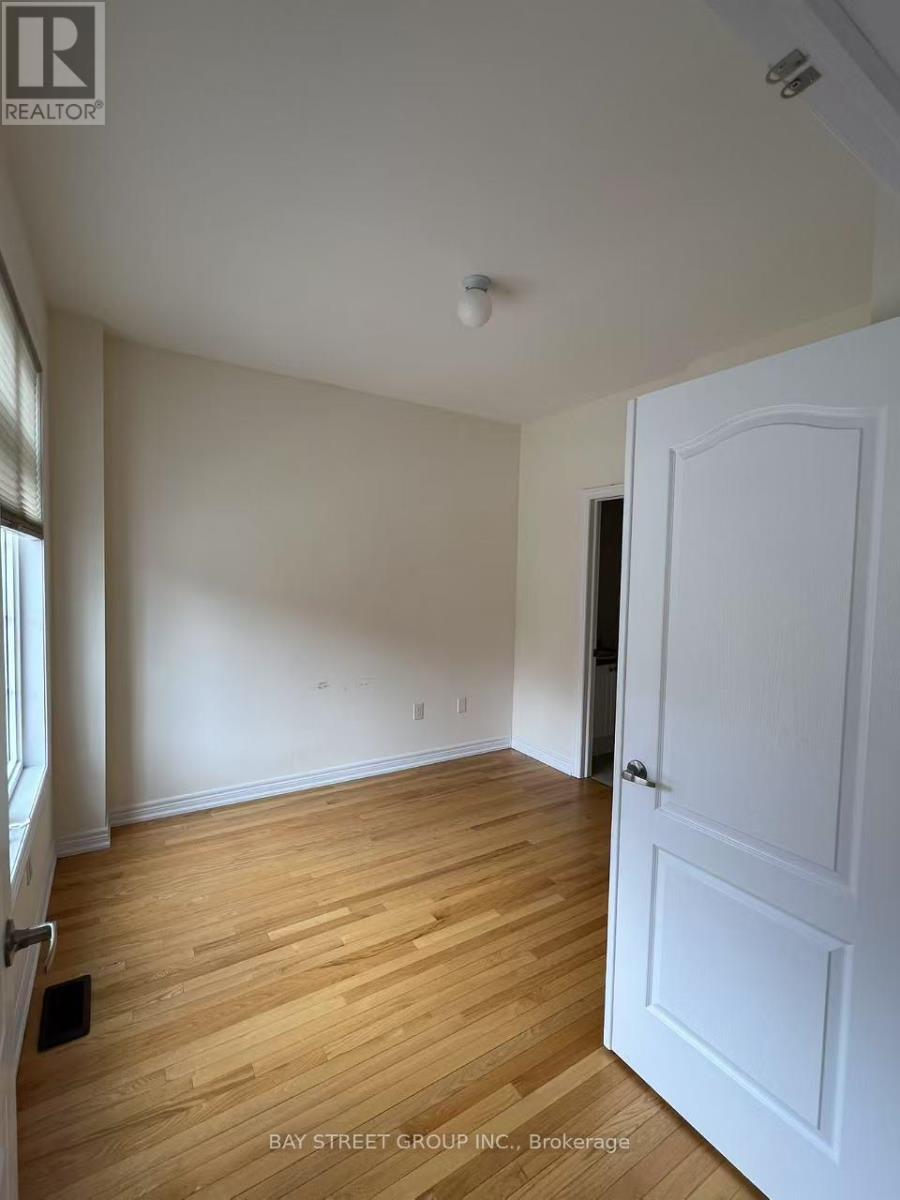 4 Benton Drive, Markham, Ontario  L6B 0Z6 - Photo 4 - N12043281