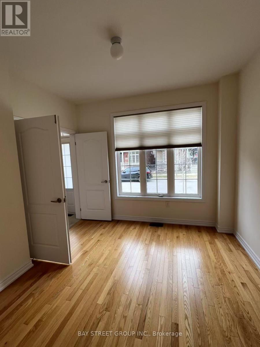 4 Benton Drive, Markham, Ontario  L6B 0Z6 - Photo 5 - N12043281
