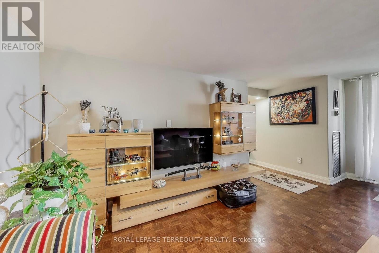 1510 - 1515 Lakeshore Road E, Mississauga, Ontario  L5E 3E3 - Photo 11 - W12043320