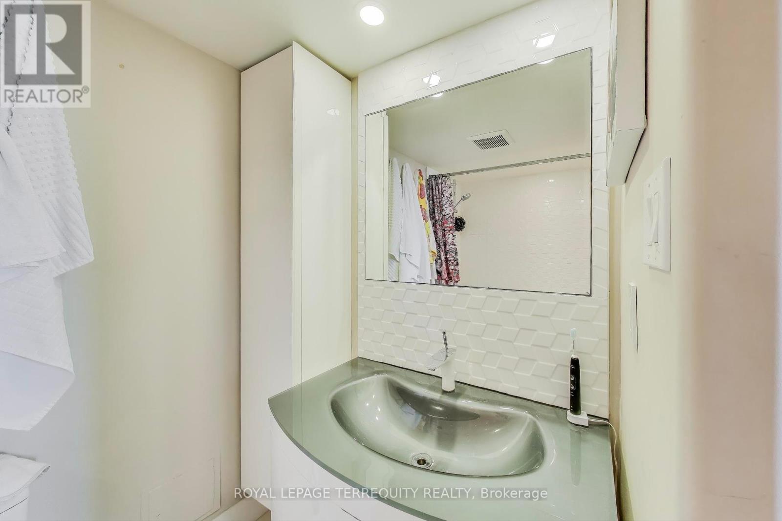 1510 - 1515 Lakeshore Road E, Mississauga, Ontario  L5E 3E3 - Photo 19 - W12043320