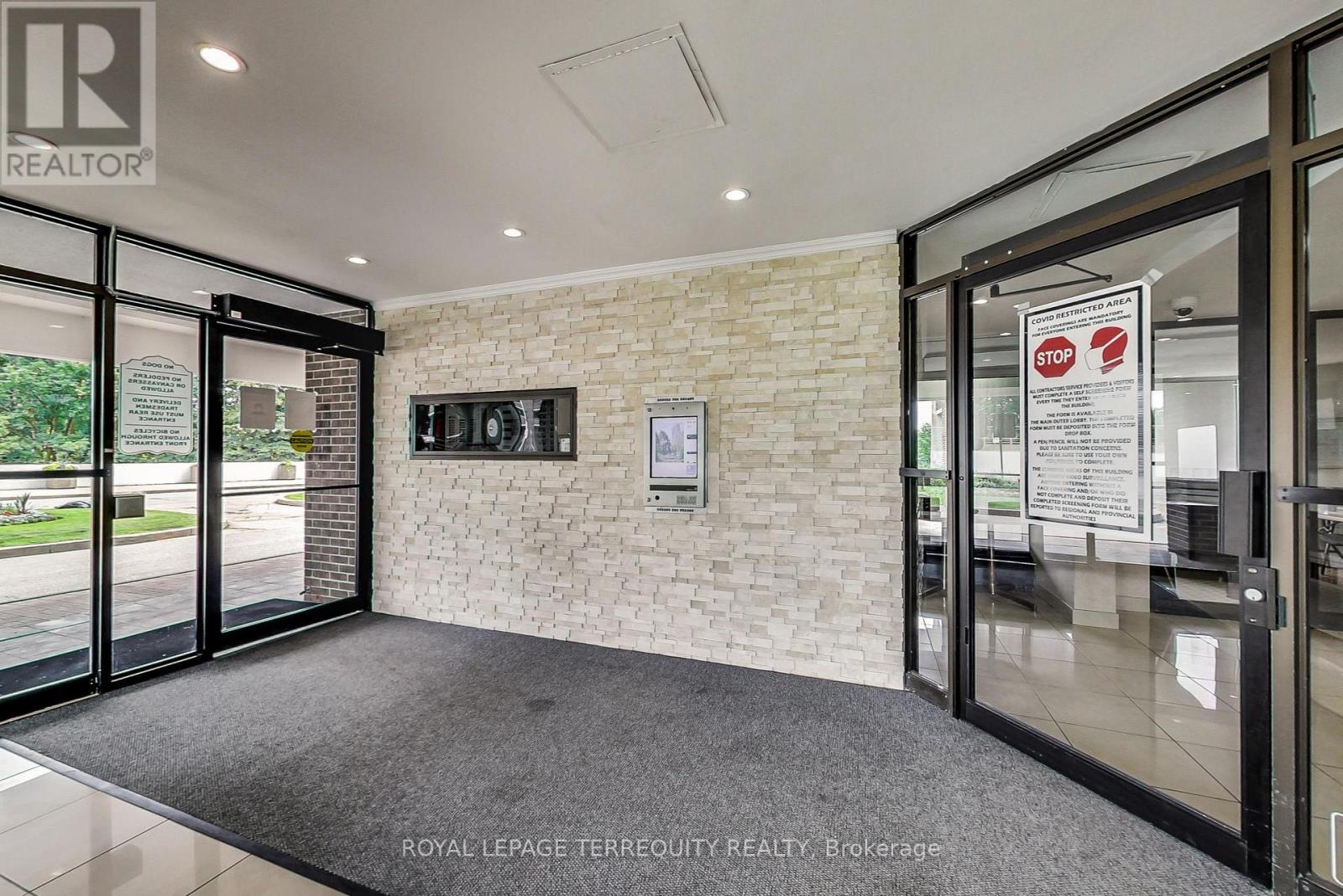Property at 1510 - 1515 LAKESHORE ROAD E image 5
