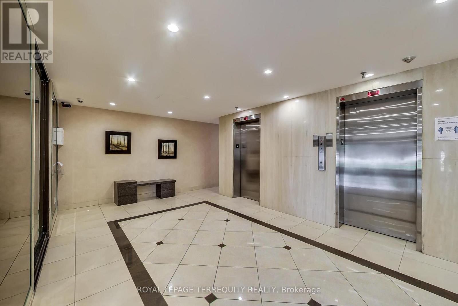 1510 - 1515 Lakeshore Road E, Mississauga, Ontario  L5E 3E3 - Photo 7 - W12043320