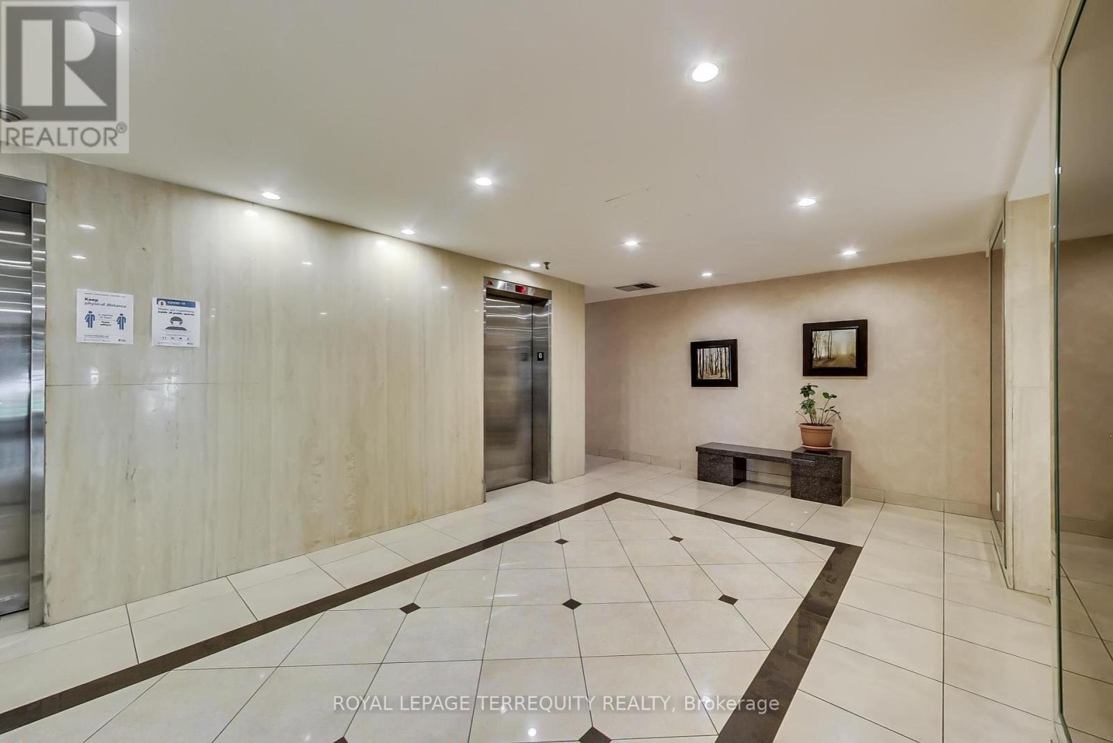 1510 - 1515 Lakeshore Road E, Mississauga, Ontario  L5E 3E3 - Photo 8 - W12043320