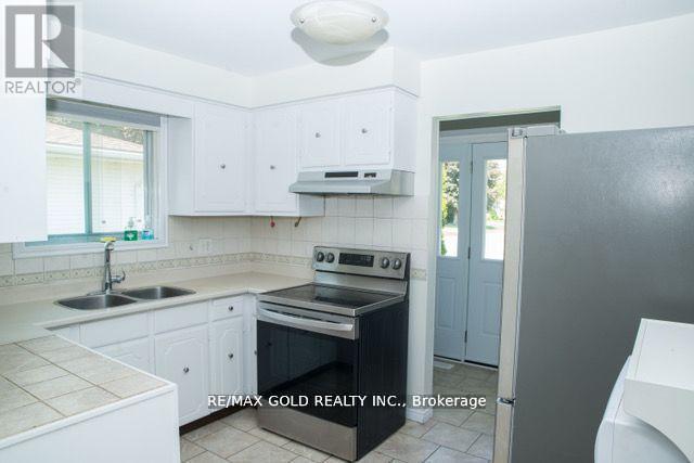169 Hanna Crescent, Sarnia, Ontario  N7S 4H4 - Photo 10 - X12043312