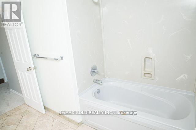 169 Hanna Crescent, Sarnia, Ontario  N7S 4H4 - Photo 15 - X12043312