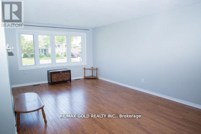 Property at 169 HANNA CRESCENT image 3