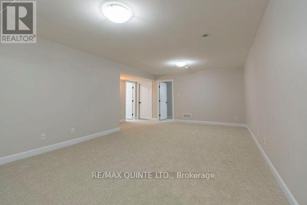 63 Sandhu Crescent, Belleville, Ontario  K8P 0G7 - Photo 15 - X12043351