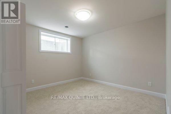 63 Sandhu Crescent, Belleville, Ontario  K8P 0G7 - Photo 17 - X12043351