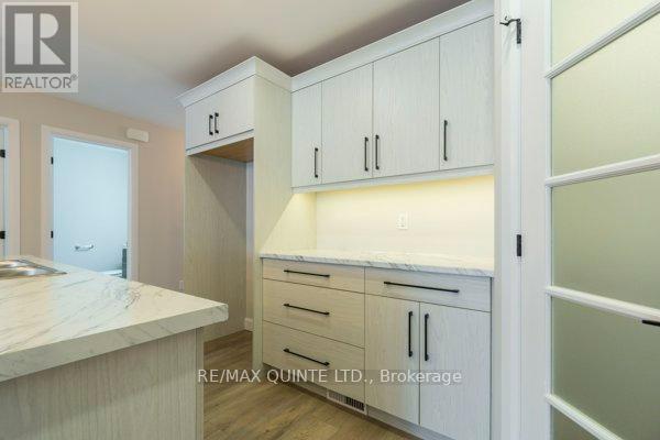 63 Sandhu Crescent, Belleville, Ontario  K8P 0G7 - Photo 6 - X12043351