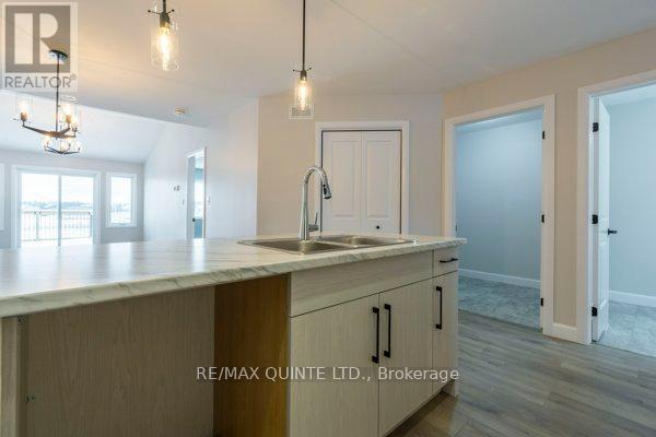 63 Sandhu Crescent, Belleville, Ontario  K8P 0G7 - Photo 7 - X12043351