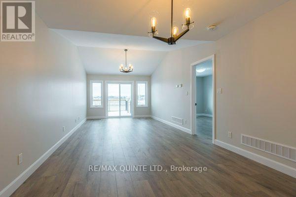 63 Sandhu Crescent, Belleville, Ontario  K8P 0G7 - Photo 8 - X12043351