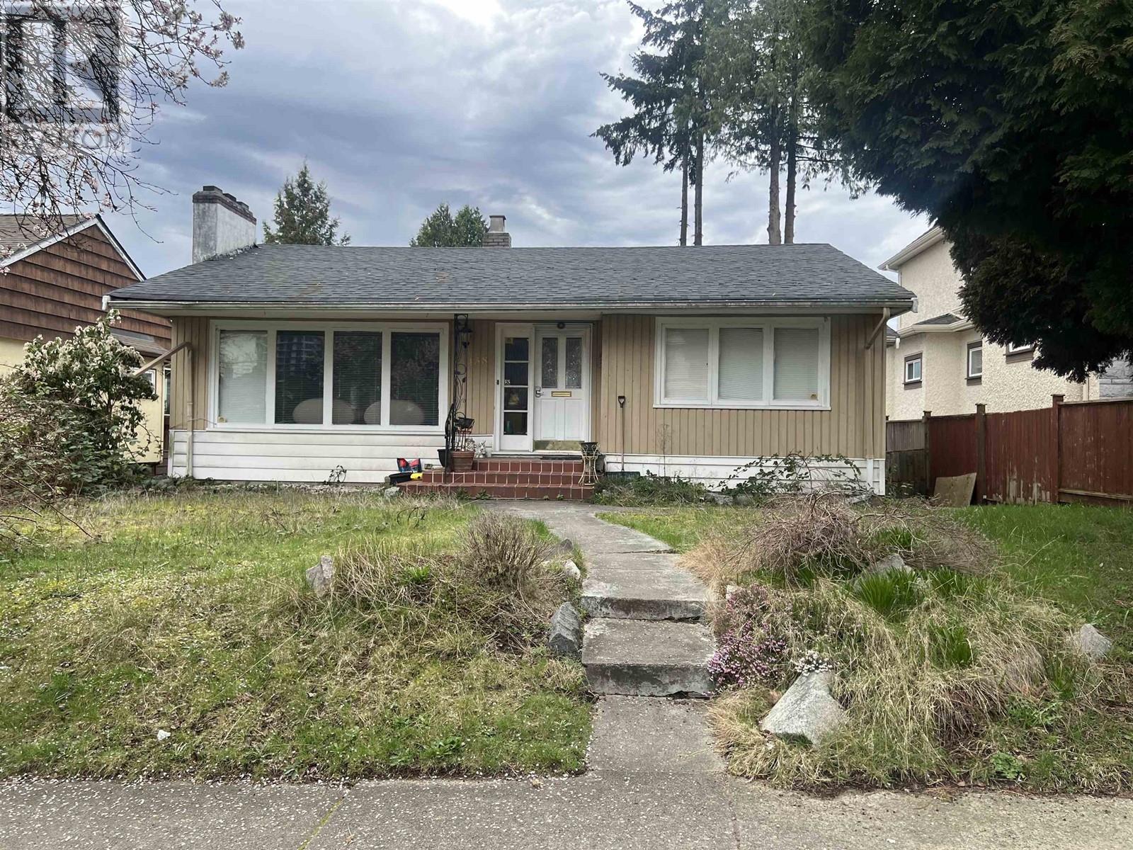 Listing Picture 2 of 2 : 438 W 45TH AVENUE, Vancouver / 溫哥華 - 魯藝地產 Yvonne Lu Group - MLS Medallion Club Member