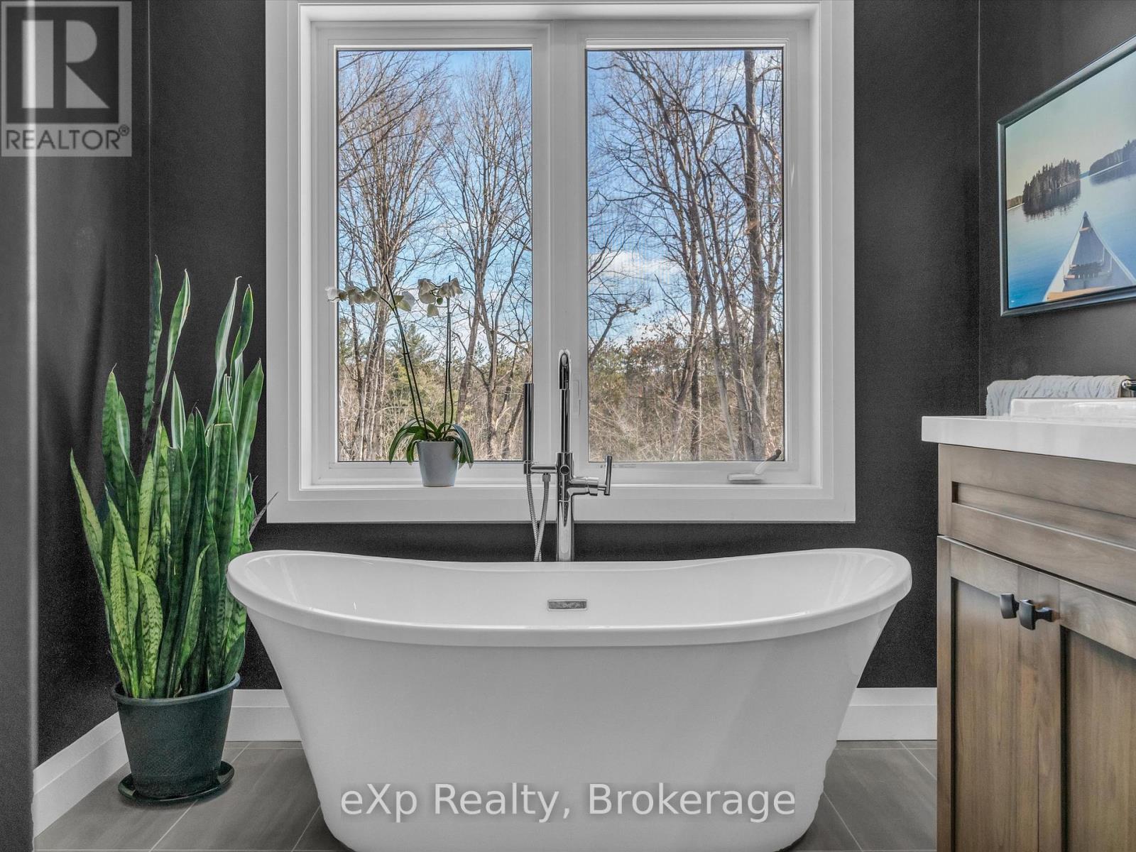 184 Maple Heights Drive, Gravenhurst, Ontario  P1P 1R1 - Photo 13 - X12043382