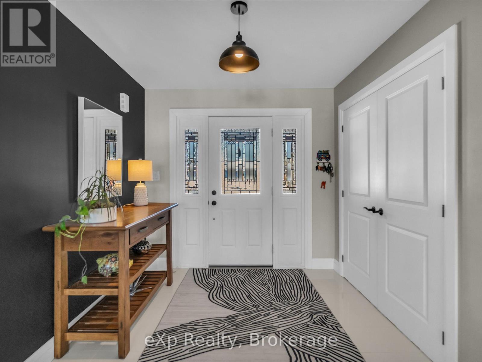 184 Maple Heights Drive, Gravenhurst, Ontario  P1P 1R1 - Photo 2 - X12043382