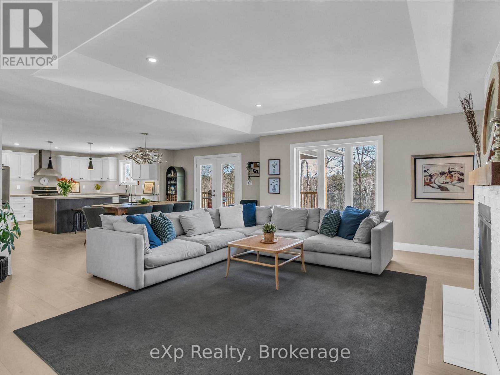 184 Maple Heights Drive, Gravenhurst, Ontario  P1P 1R1 - Photo 3 - X12043382