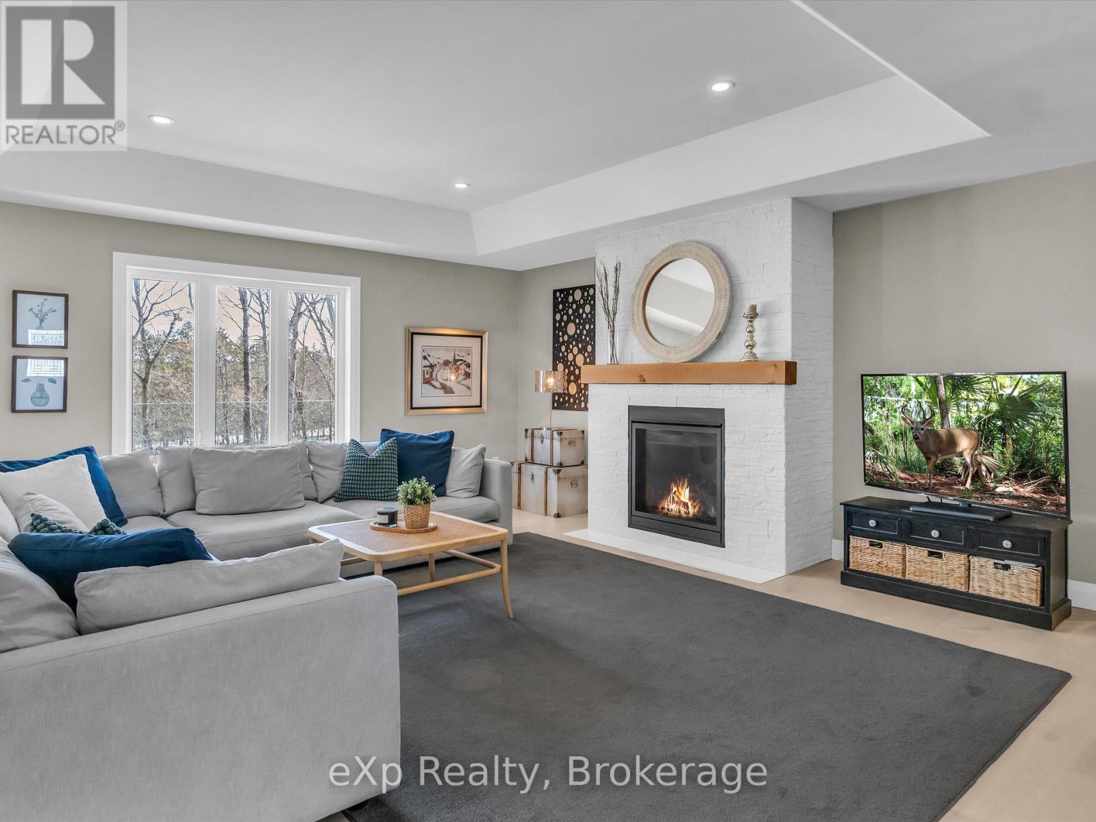 184 Maple Heights Drive, Gravenhurst, Ontario  P1P 1R1 - Photo 4 - X12043382