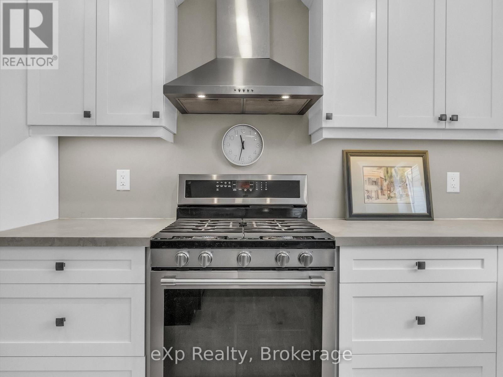 184 Maple Heights Drive, Gravenhurst, Ontario  P1P 1R1 - Photo 7 - X12043382