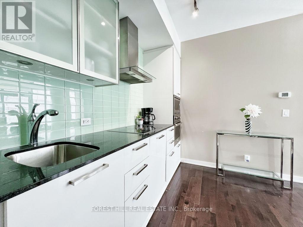 Property at 6005 - 14 YORK STREET image 4