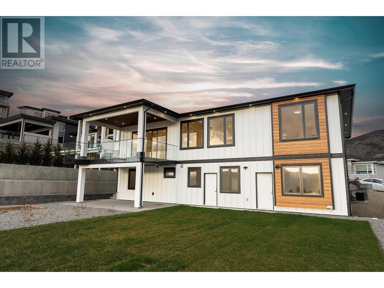 Property at 718 Carnoustie Drive image 3