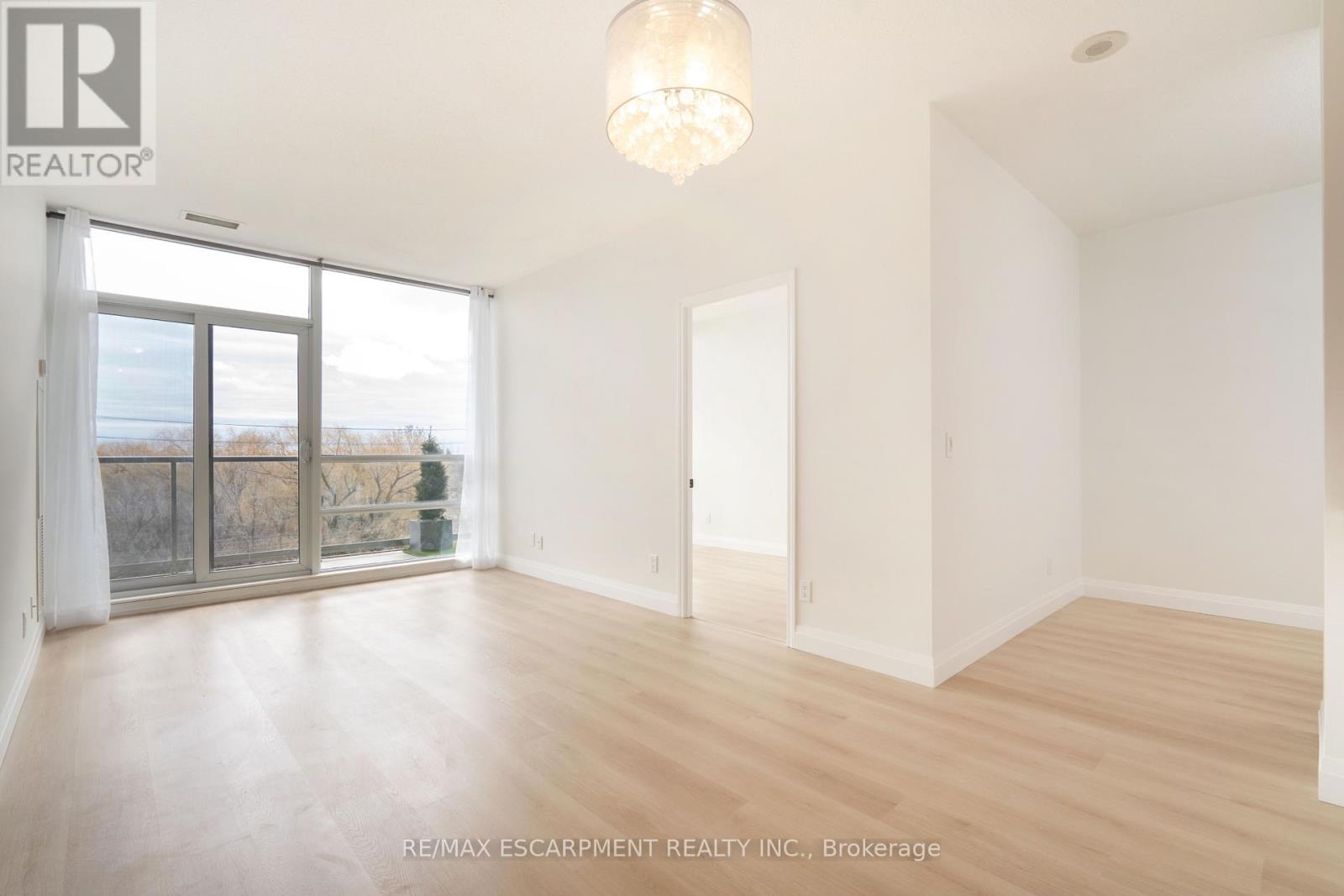 303 - 2230 Lake Shore Boulevard W, Toronto, Ontario  M8V 0B2 - Photo 10 - W12043349