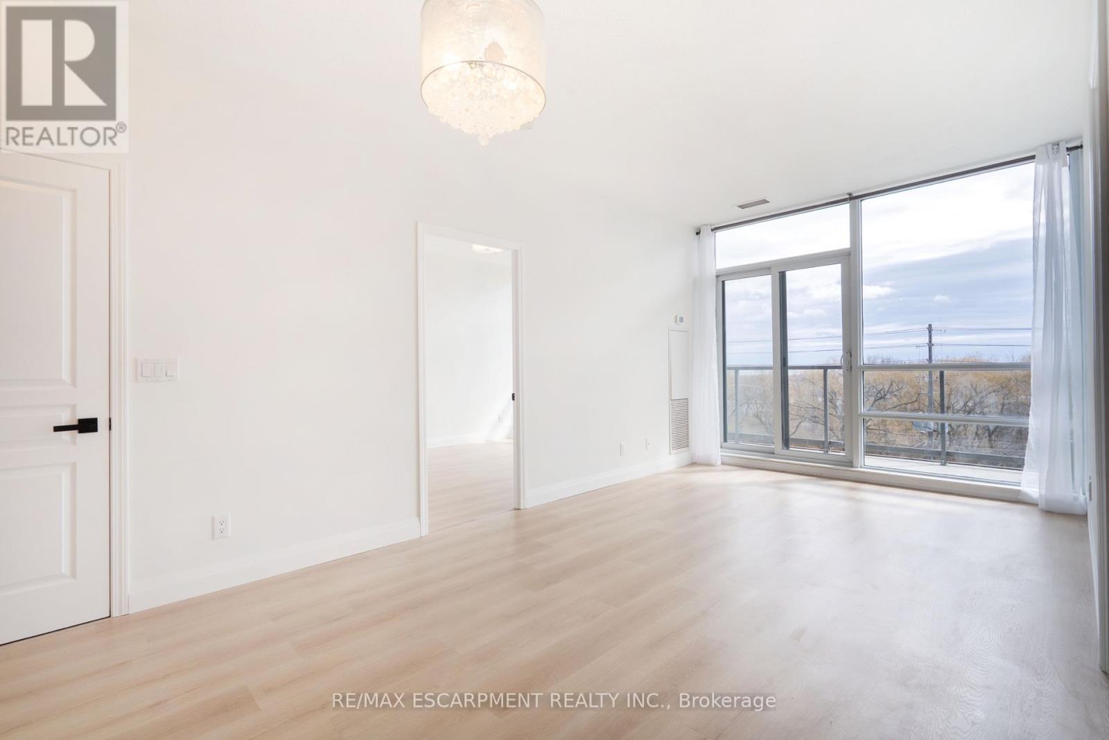 303 - 2230 Lake Shore Boulevard W, Toronto, Ontario  M8V 0B2 - Photo 11 - W12043349