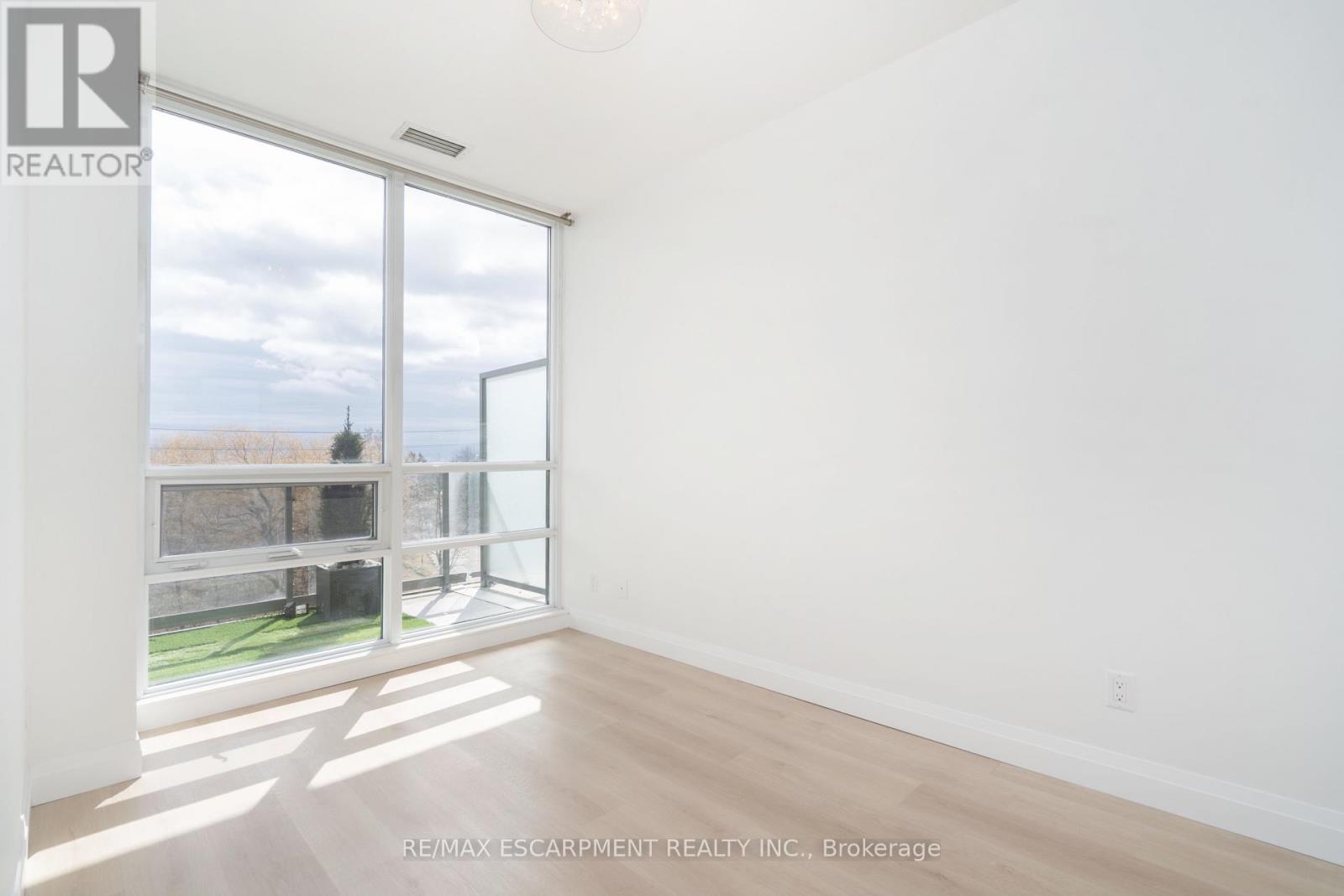303 - 2230 Lake Shore Boulevard W, Toronto, Ontario  M8V 0B2 - Photo 13 - W12043349