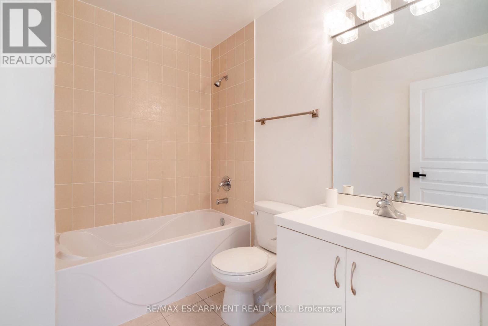 303 - 2230 Lake Shore Boulevard W, Toronto, Ontario  M8V 0B2 - Photo 6 - W12043349