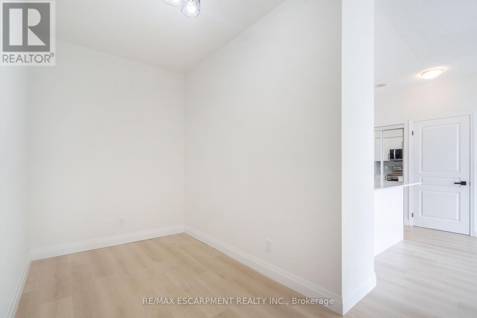 303 - 2230 Lake Shore Boulevard W, Toronto, Ontario  M8V 0B2 - Photo 9 - W12043349