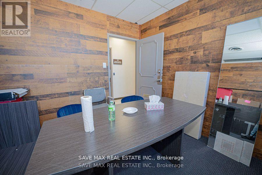 206 A - 2465 Cawthra Road, Mississauga, Ontario  L5A 3P2 - Photo 2 - W12042987